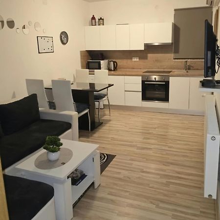 Apartmani Baotic Zupanja Eksteriør billede