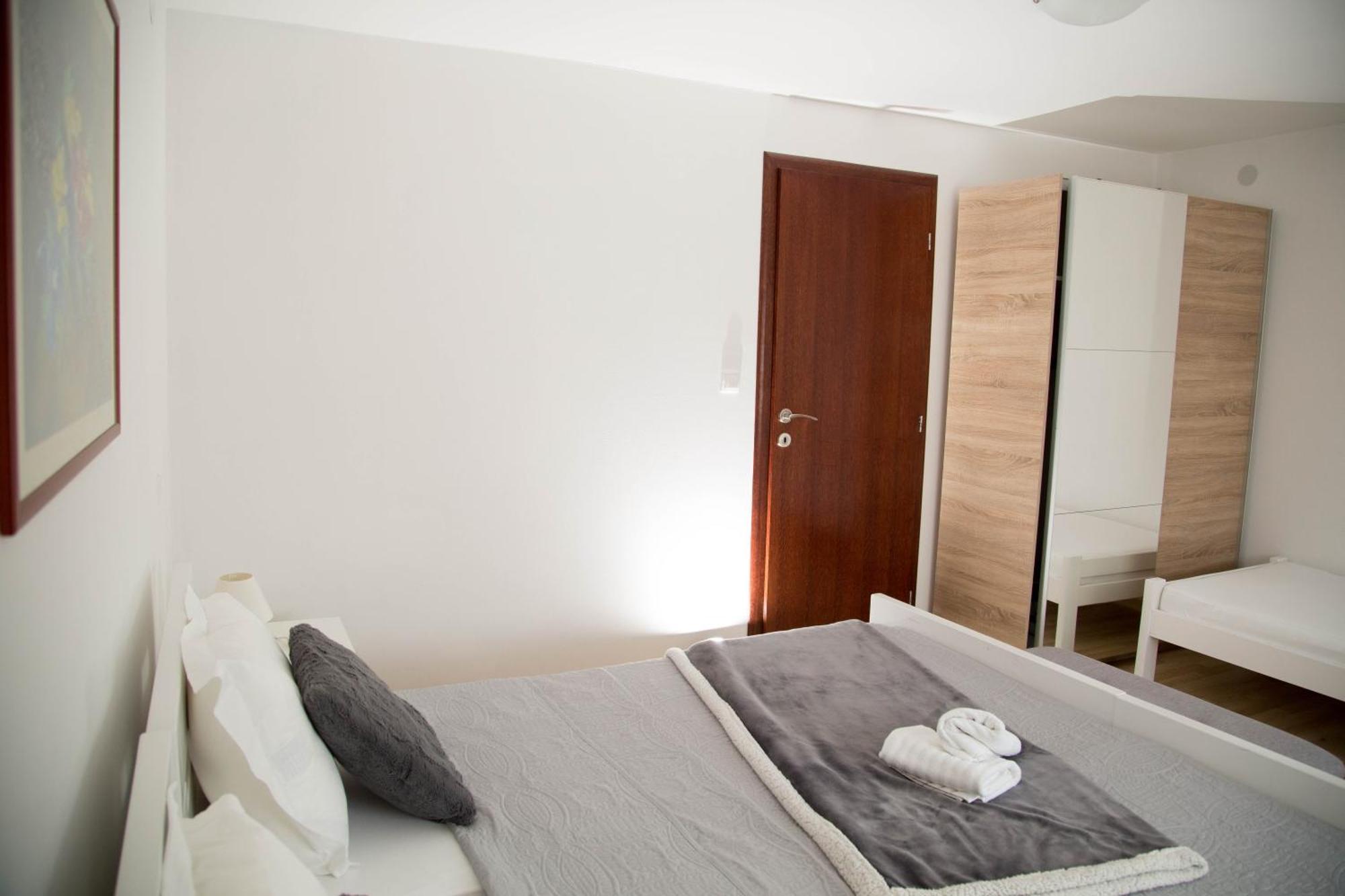 Apartmani Baotic Zupanja Værelse billede