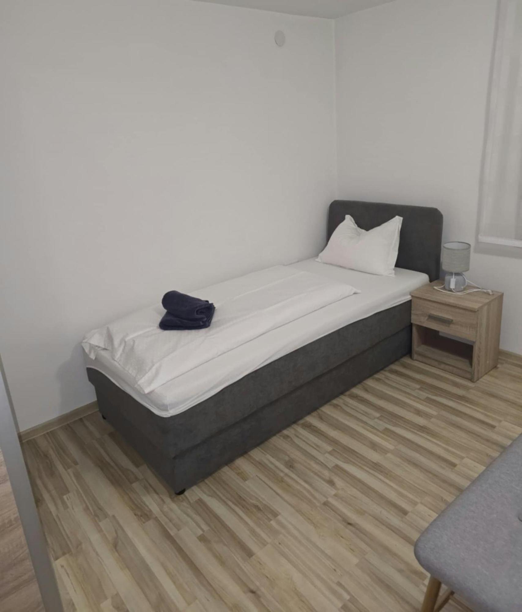 Apartmani Baotic Zupanja Eksteriør billede